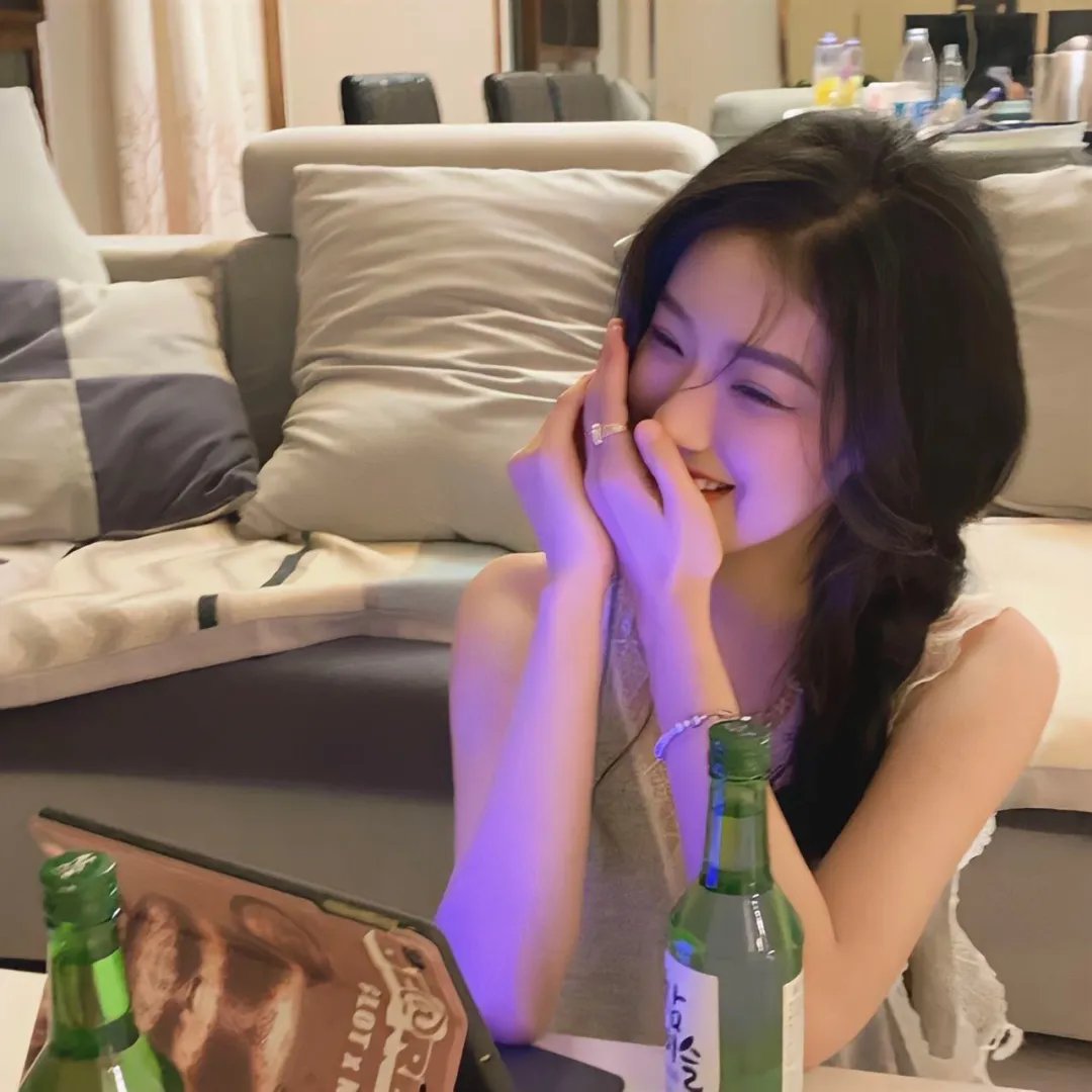 色肉毒蝎女